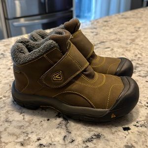 Keen boys boots size 2